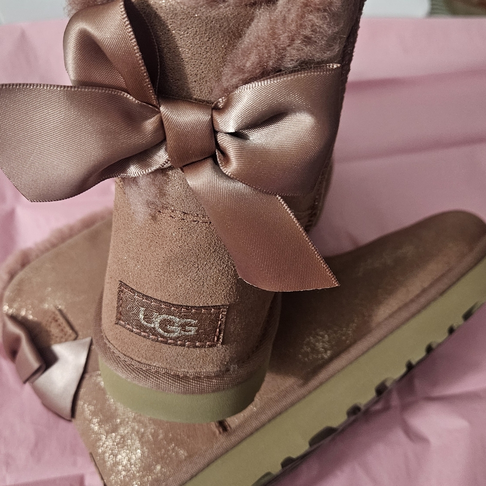 UGG Mini Bailey Bow Glimmer Boots - Starry Pink Metallic - Size 6